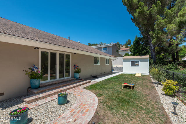 364 Longwood Court, Thousand Oaks CA: https://media.crmls.org/mediaz/13b35b49-2585-4c65-a357-7d5a505ed266.jpg