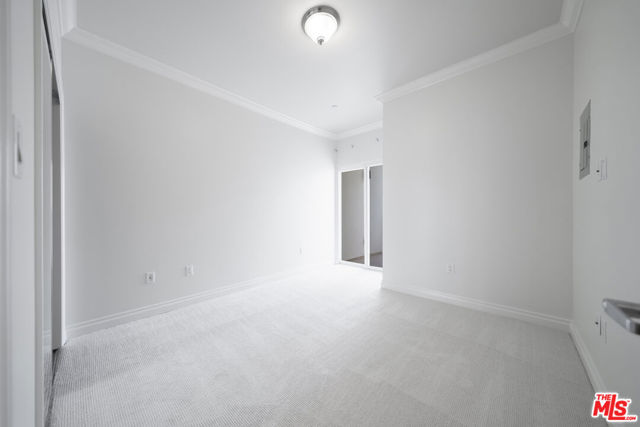 3061 W 12th Place, Los Angeles CA: https://media.crmls.org/mediaz/13b36405-8e39-4c0c-99e4-73d5002c8920.jpg
