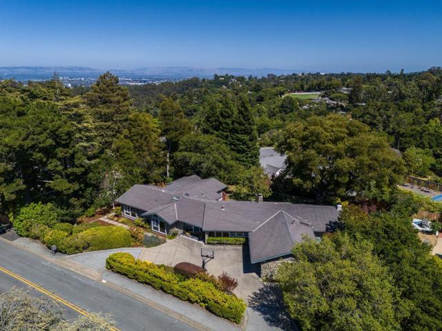 3795 Ralston Avenue, Hillsborough CA: https://media.crmls.org/mediaz/13b39136-ec58-4054-bcae-91c4663715a7.jpg