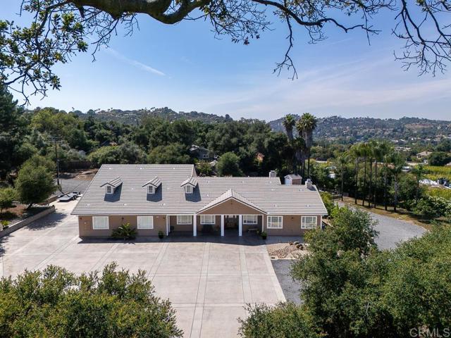 10166 Rancho Roble Rd., Escondido CA: https://media.crmls.org/mediaz/13b3c9d8-f771-4cd4-9b19-78c456d53b7f.jpg