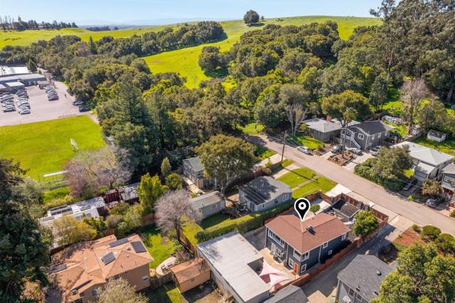 8124 Greenly Drive, Oakland CA: https://media.crmls.org/mediaz/13b458b8-f0cf-40b6-a7cc-b3544baec328.jpg