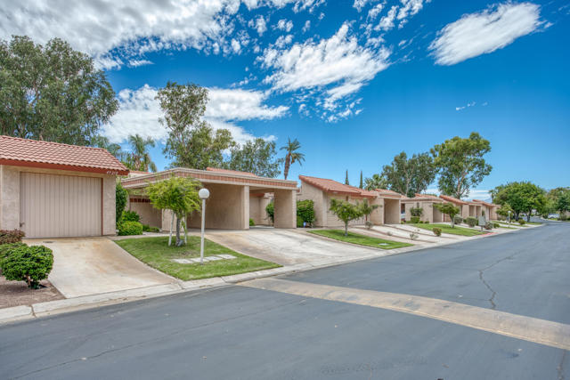 49210 Douglas Street Street, Indio CA: https://media.crmls.org/mediaz/13b4d9fa-f2e2-4db4-b40c-162c9e4ae44d.jpg