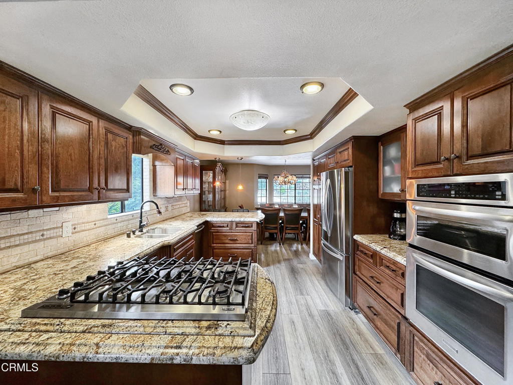 https://media.crmls.org/mediaz/13b4f998-f288-439d-b7ad-b33369a302ca.jpg?preset=X-Large