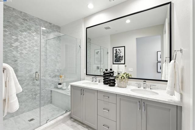 1670 Larkspur Street, Alameda CA: https://media.crmls.org/mediaz/13b53ecc-fc30-4afd-9bea-37f0398fd091.jpg