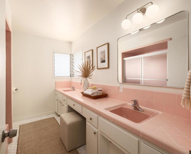 5926 Germaine Ln, La Jolla CA: https://media.crmls.org/mediaz/13b54d3f-bbf0-41d3-abf9-0cec02c37189.jpg