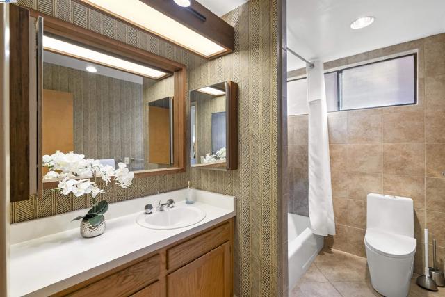 6425 Zinn Dr, Oakland CA: https://media.crmls.org/mediaz/13b61e35-c47c-4e69-8202-83c4d2a07a71.jpg