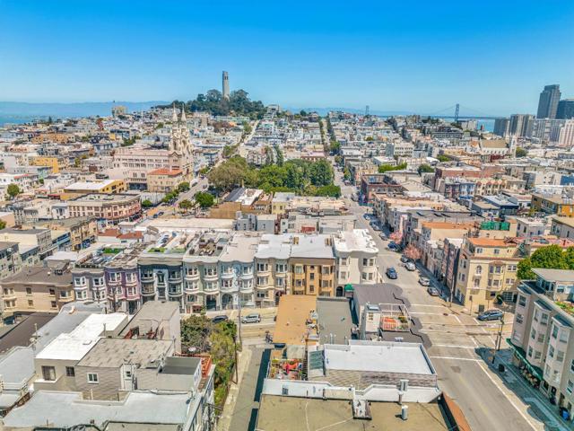 806810 Union Street, San Francisco CA: https://media.crmls.org/mediaz/13b65758-8abe-401c-a871-ba0da51041c8.jpg