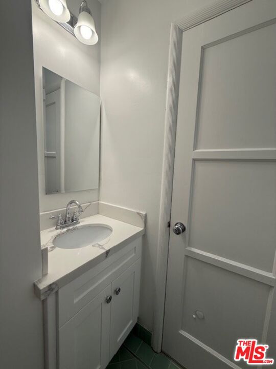 2515 Canyon Drive, Los Angeles CA: https://media.crmls.org/mediaz/13b67493-dee3-4fb3-a278-f255195fddca.jpg