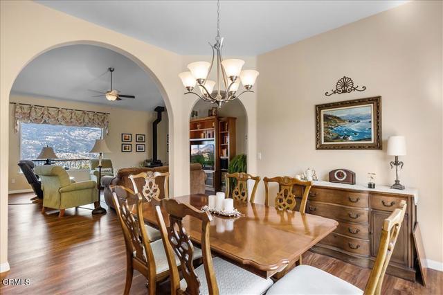 30730 Fox Ridge Court, Tehachapi CA: https://media.crmls.org/mediaz/13b73487-d24d-4270-990f-7cdb4b397fc9.jpg