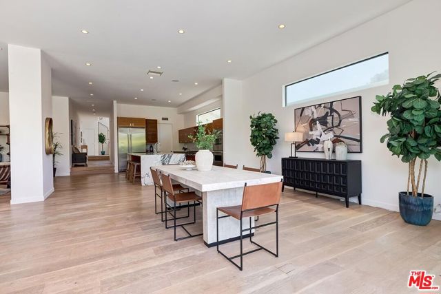 3571 Colonial Avenue, Los Angeles CA: https://media.crmls.org/mediaz/13b74eb5-cf79-4e86-ba6c-f5a3fe375c91.jpg