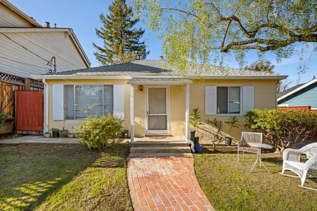 2066 Sterling Avenue, Menlo Park CA: https://media.crmls.org/mediaz/13b7c74d-248f-4d15-9fc7-30aa7680034d.jpg