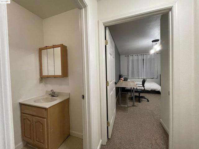 2505 Market St, Oakland CA: https://media.crmls.org/mediaz/13b82503-9ac4-4532-b585-f81131242415.jpg