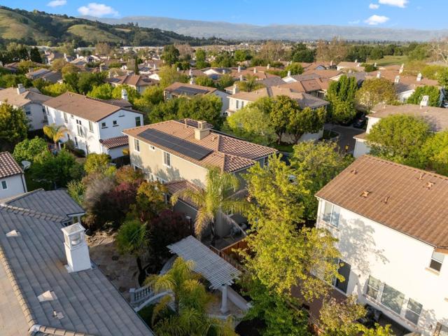 7531 Edinburgh Way, Gilroy CA: https://media.crmls.org/mediaz/13b8bef4-94a0-4736-9934-ee50d1d45042.jpg