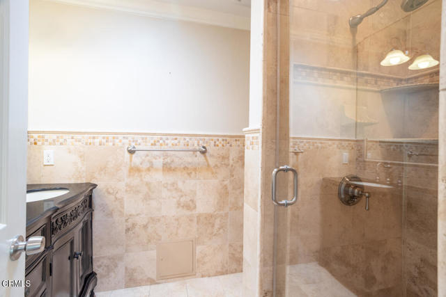 4841 Crown Avenue, La Canada Flintridge CA: https://media.crmls.org/mediaz/13b8d0f3-55fd-4c79-9e5d-8a3635cd4c82.jpg