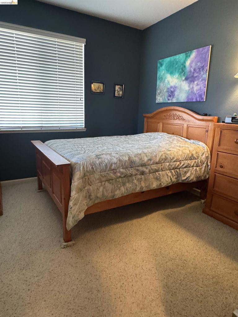 https://media.crmls.org/mediaz/13b9057f-68ba-4f24-ab4f-20ac5bd34bd4.jpg?preset=X-Large