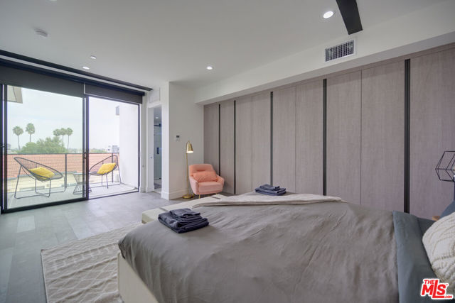 4422 S Riley Drive, Los Angeles CA: https://media.crmls.org/mediaz/13b93aaa-025f-43ad-834d-eaeab2397a0f.jpg