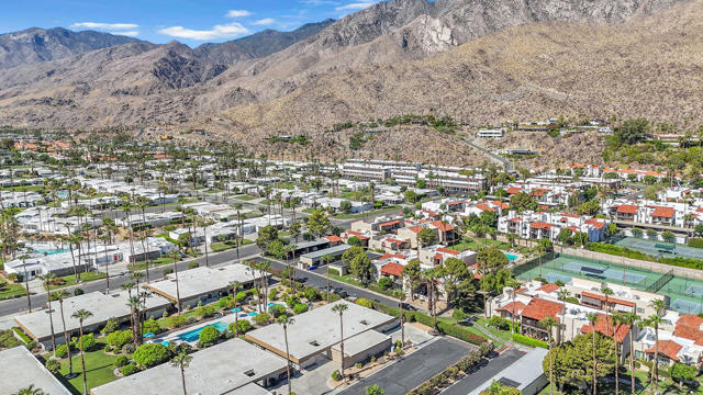 469 E Mariposa Drive, Palm Springs CA: https://media.crmls.org/mediaz/13b9e1d5-8996-42f9-a0df-8fb396f8ad6e.jpg