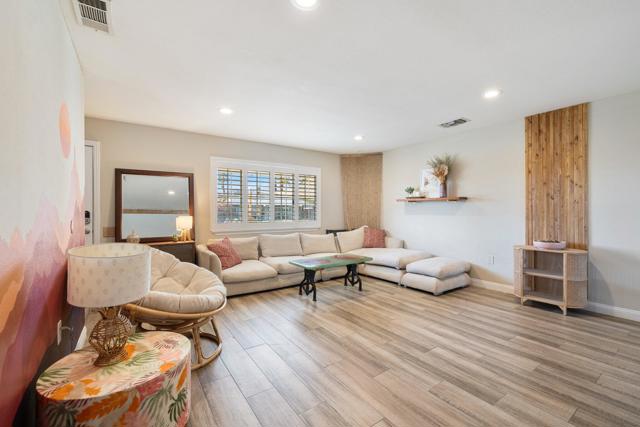 77590 California Drive, Palm Desert CA: https://media.crmls.org/mediaz/13b9ec3a-209a-4351-90c5-b9377b0d9082.jpg