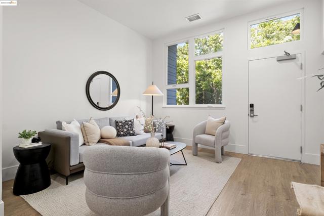 1545 32nd St, Oakland CA: https://media.crmls.org/mediaz/13ba09a0-587b-4d2f-95d0-815c0ba20200.jpg