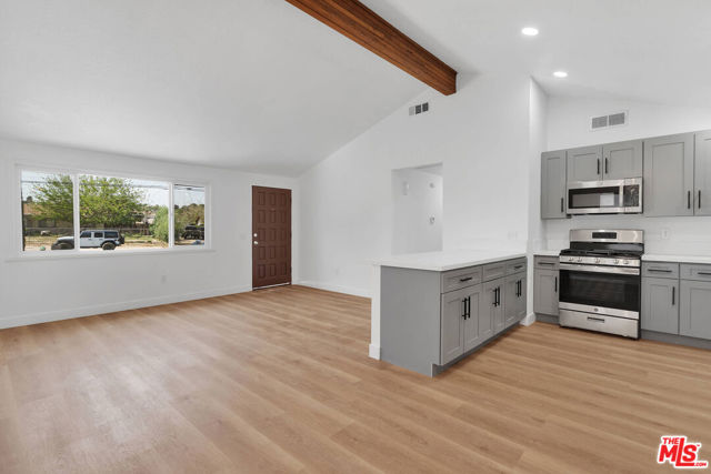 8055 Bangor Avenue, Hesperia CA: https://media.crmls.org/mediaz/13ba9e3e-ca62-441a-996a-0ac56ad4e407.jpg