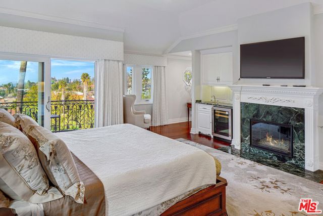 3819 Vista Linda Drive, Encino CA: https://media.crmls.org/mediaz/13bb0feb-5080-4122-b2c0-44d68fc21433.jpg