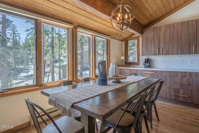 435 Lakeview Boulevard, Mammoth Lakes CA: https://media.crmls.org/mediaz/13bb896e-2141-431d-aeee-04dd43afa1f5.jpg