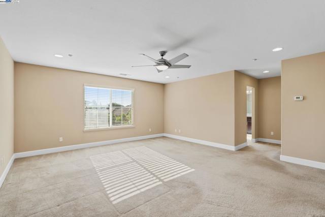 2255 Sugarloaf Ct, Brentwood CA: https://media.crmls.org/mediaz/13bba75c-9fa3-43f0-968f-81dfbcdb4bc1.jpg