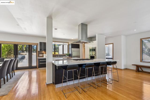 2912 Hillside DR, Burlingame CA: https://media.crmls.org/mediaz/13bbc45e-6e04-4a80-ab27-e1220033eeaf.jpg