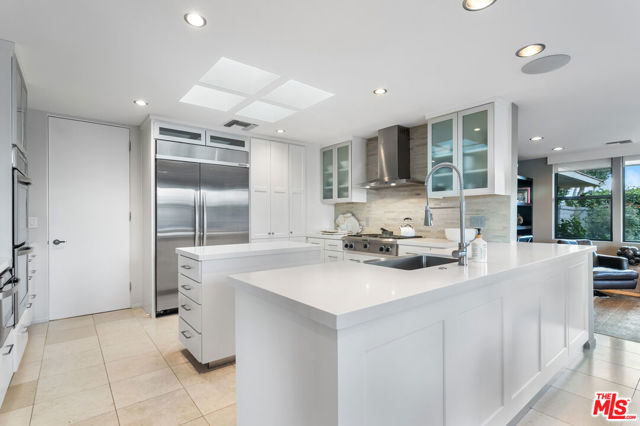 4 Trinity Court, Rancho Mirage CA: https://media.crmls.org/mediaz/13bc88cc-9e57-4402-90db-6196b03ccd61.jpg