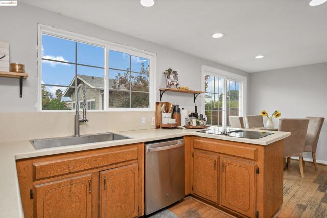 4828 Sellers Ave, Brentwood CA: https://media.crmls.org/mediaz/13bca8b9-433d-472b-84f5-820592099c50.jpg