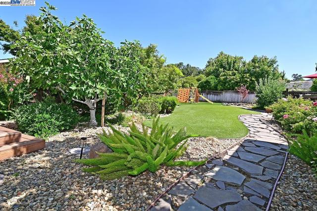 1492 Windsor Way, Livermore CA: https://media.crmls.org/mediaz/13bcc299-3151-4a2e-a622-dcf2d2cf0b46.jpg