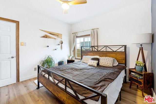 341 E 64th Street, Los Angeles CA: https://media.crmls.org/mediaz/13bdce9a-873b-4990-b78c-3757c0dccc91.jpg