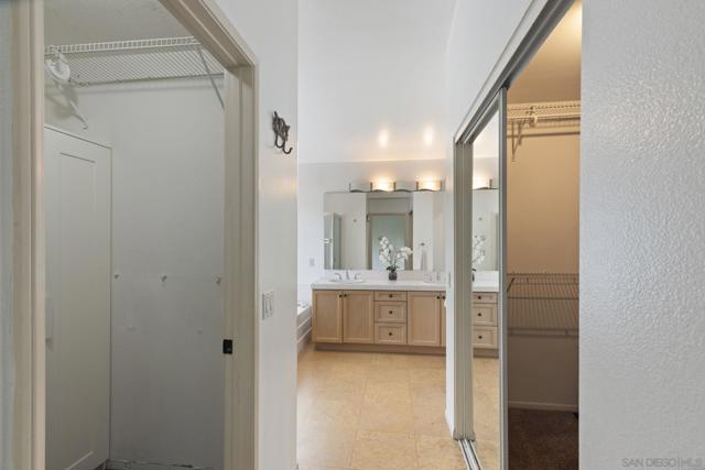 11927 Dapple Way, San Diego CA: https://media.crmls.org/mediaz/13bdfed8-dbd1-4f81-babb-c01c39b2934b.jpg