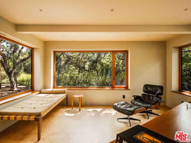 650 San Ysidro Road, Santa Barbara CA: https://media.crmls.org/mediaz/13be4634-4306-4a4f-9ef6-eacb4e35fba4.jpg
