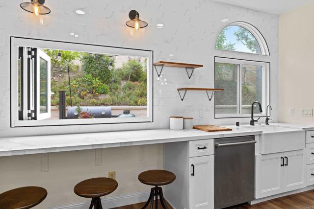 Detail Gallery Image 10 of 54 For 7004 Vista Olas, Carlsbad,  CA 92009 - 5 Beds | 3 Baths