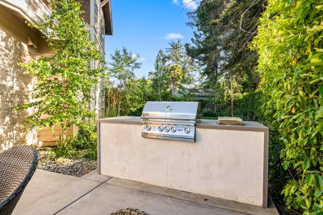 2002 Sunnyview Lane, Mountain View CA: https://media.crmls.org/mediaz/13be57ec-5bfd-4782-ae16-1798731a7e61.jpg