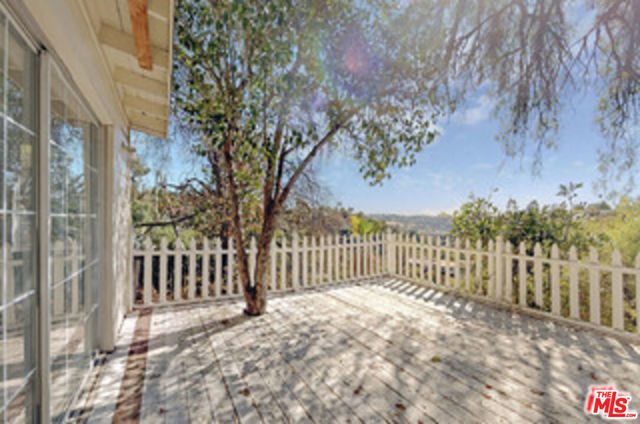 627 Dimmick Drive, Los Angeles CA: https://media.crmls.org/mediaz/13bec06f-0ef0-4d3e-b381-23d0ecb99f28.jpg