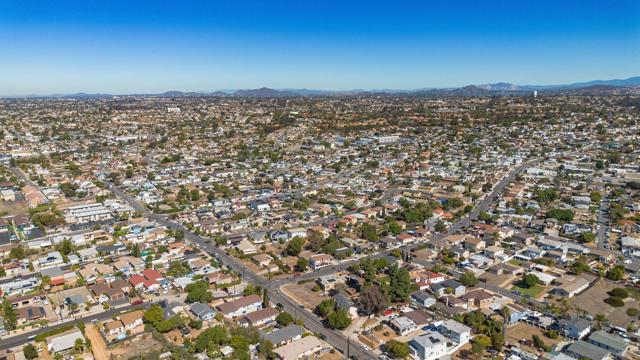 5520 Albemarle St, San Diego CA: https://media.crmls.org/mediaz/13bf5bb3-4903-44cd-9691-073792e6409f.jpg