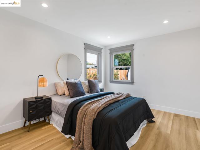 1415 10Th St, Berkeley CA: https://media.crmls.org/mediaz/13bf8c05-01f9-47dc-a728-b289190db93d.jpg