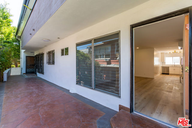 1268 N SWEETZER Avenue, West Hollywood CA: https://media.crmls.org/mediaz/13bff6c2-00e4-4efc-a871-a5935d382ea2.jpg