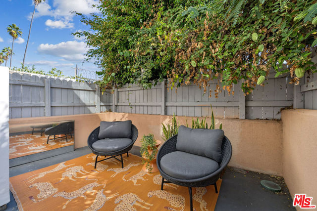 1150 S Oxford Avenue, Los Angeles CA: https://media.crmls.org/mediaz/13c05022-1d01-4546-a2e9-ca18d26c6a65.jpg