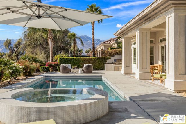 38 Calle Del Norte, Rancho Mirage CA: https://media.crmls.org/mediaz/13c091f3-54e4-4a7d-96cf-d0b09f4a9ea1.jpg