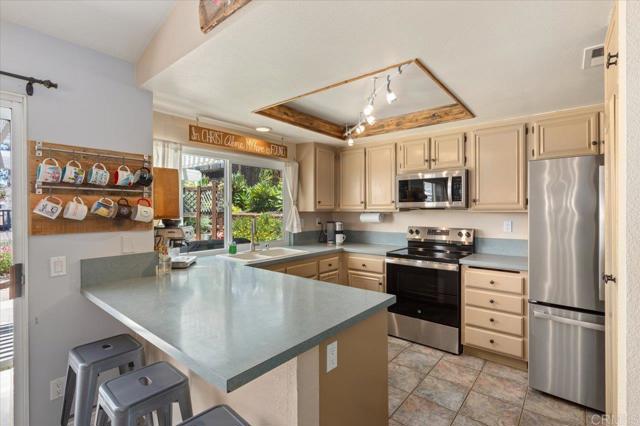 Detail Gallery Image 16 of 54 For 819 Corte Merano, Escondido,  CA 92026 - 3 Beds | 2 Baths