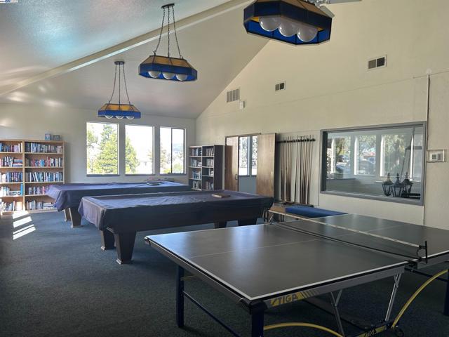 21117 Gary Dr, Hayward CA: https://media.crmls.org/mediaz/13c12123-8887-4168-b627-dff7ba69b021.jpg