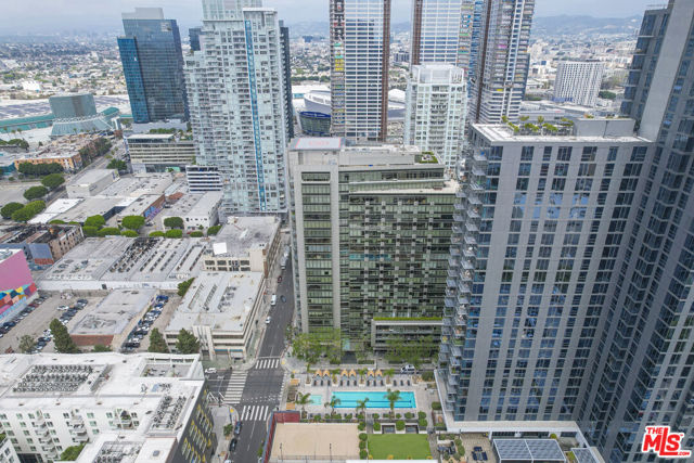 1155 S Grand Avenue, Los Angeles CA: https://media.crmls.org/mediaz/13c19070-a682-4e21-b270-36cee96351e6.jpg