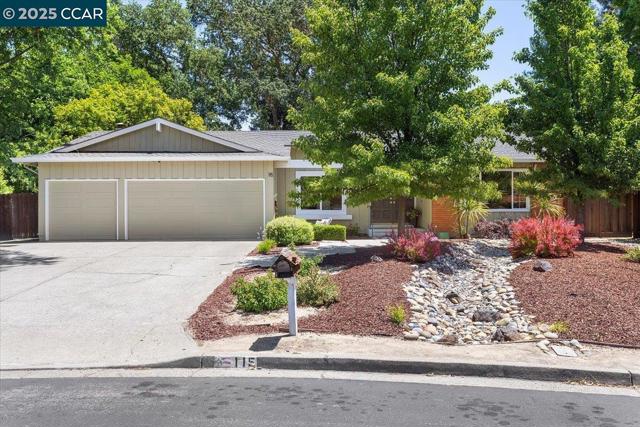 115 Saint Jean Ct, Danville CA: https://media.crmls.org/mediaz/13c230b0-6ece-482c-9283-bcf235c3a339.jpg