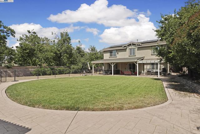 247 N Menlo Park Ct, Mountain House CA: https://media.crmls.org/mediaz/13c23529-3b12-4fed-ad0e-d9e3016a0fd5.jpg