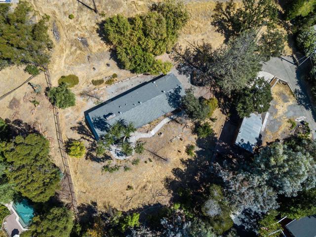 2592 Caballo Ranchero Dr, Diablo CA: https://media.crmls.org/mediaz/13c23615-f7b2-4df3-9984-497416745616.jpg