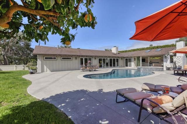 7068 Estrella De Mar, Carlsbad CA: https://media.crmls.org/mediaz/13c253ff-f769-4ccb-b3fa-8a8ef4a0369c.jpg
