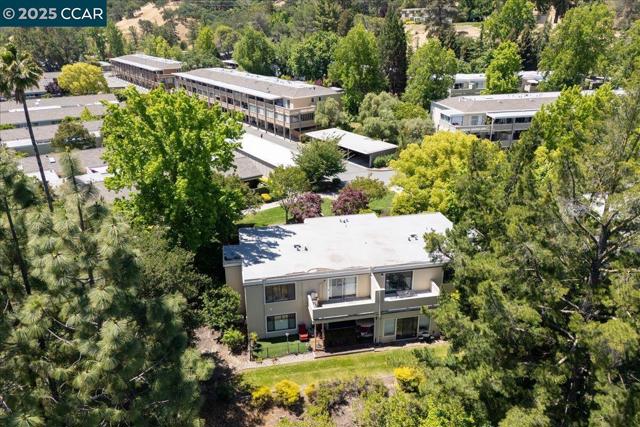 2749 Pine Knoll Dr., Walnut Creek CA: https://media.crmls.org/mediaz/13c2daed-f01e-4750-873e-f8cebc579ddd.jpg